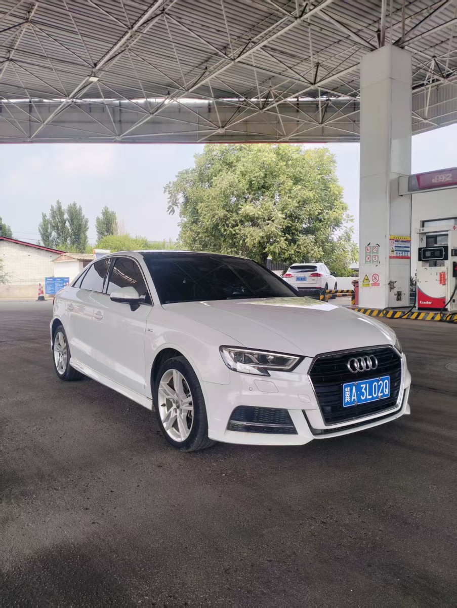 Audi A3 2018 car image #3