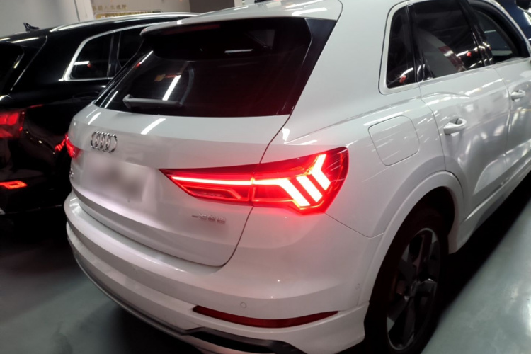 Audi Q3 2021 car image #7