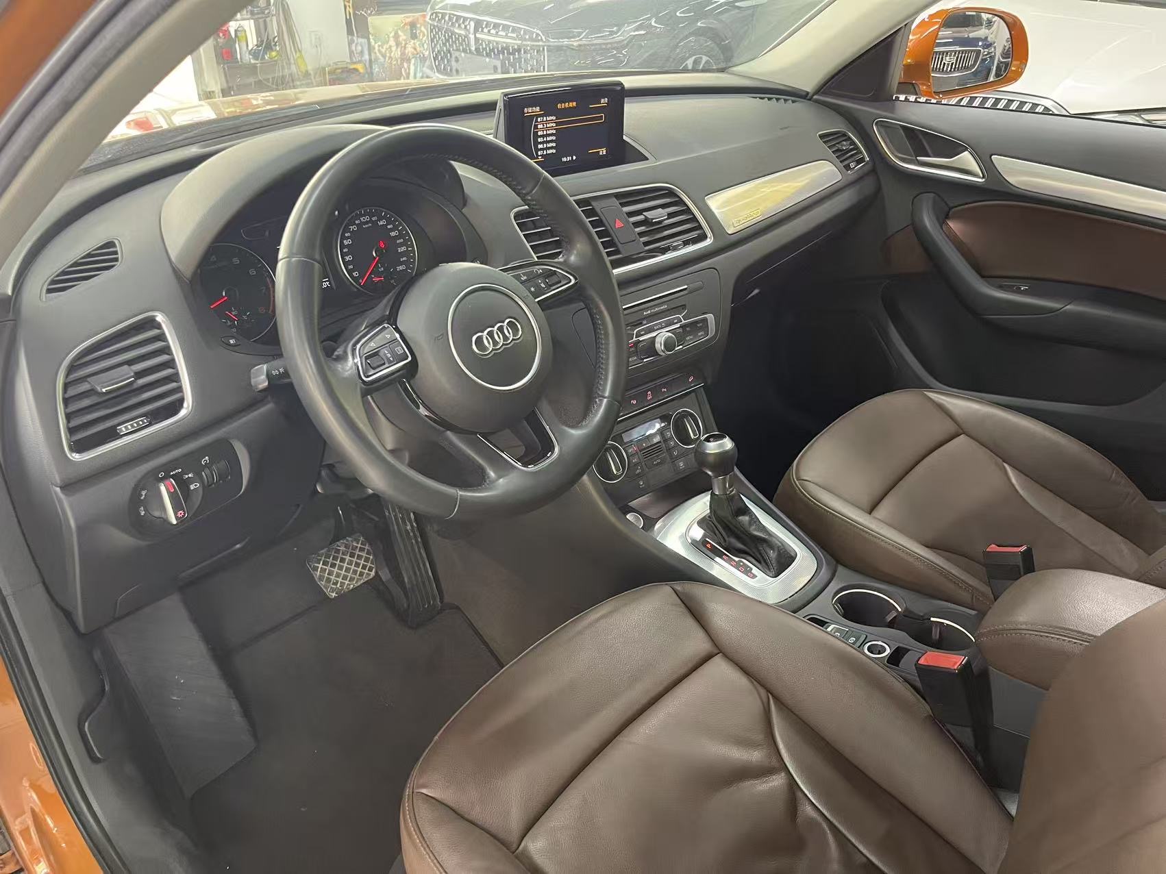 Audi Q3 2016 car image #5
