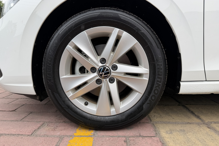 Volkswagen Golf 2021 car image #7