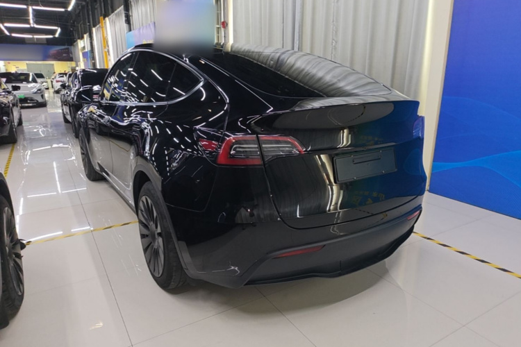 Tesla Model Y 2023 car image #7