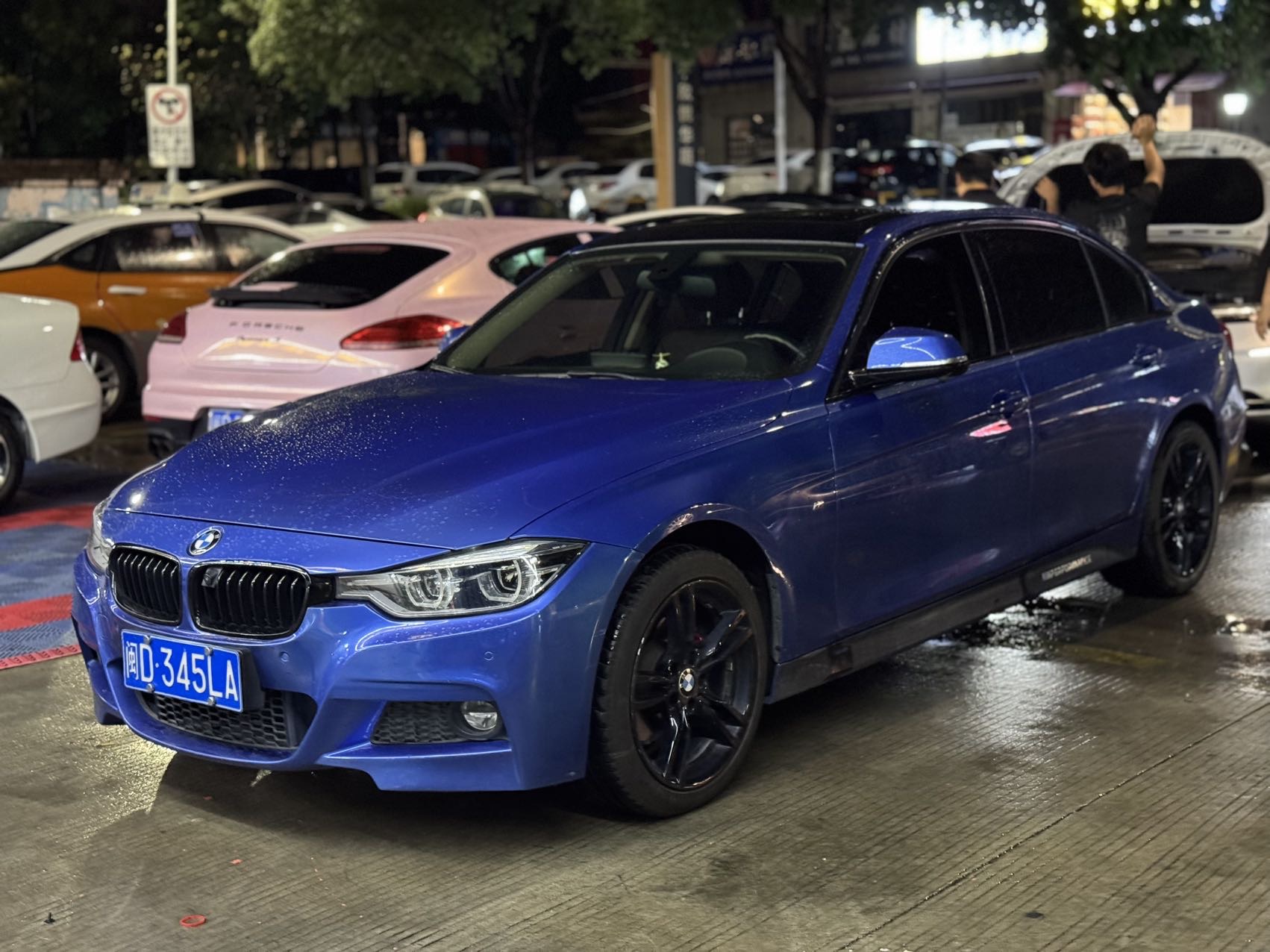 BMW 3 Series 2019 BMW 3 Series 2019 car image