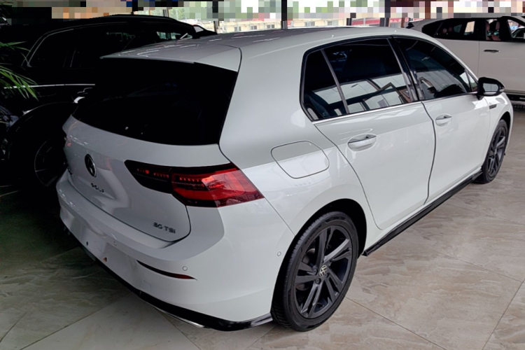 Volkswagen Golf 2022 car image #7