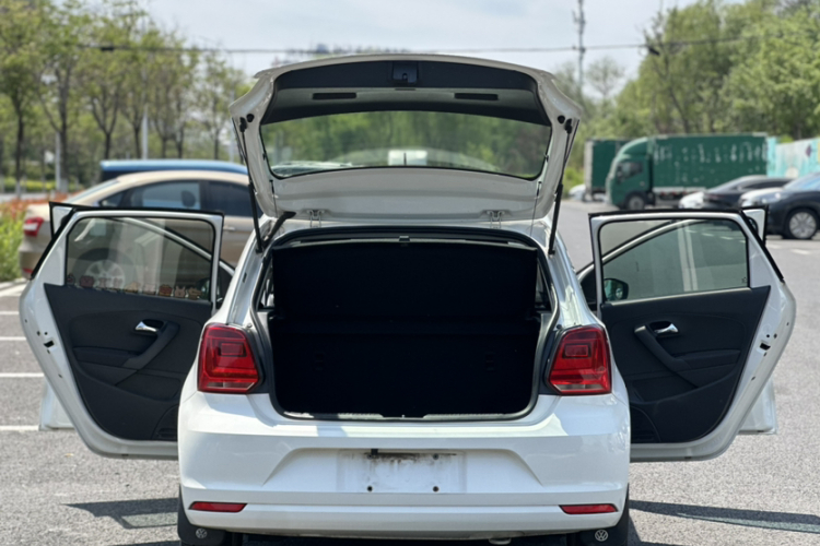 Volkswagen Polo 2018 car image #13
