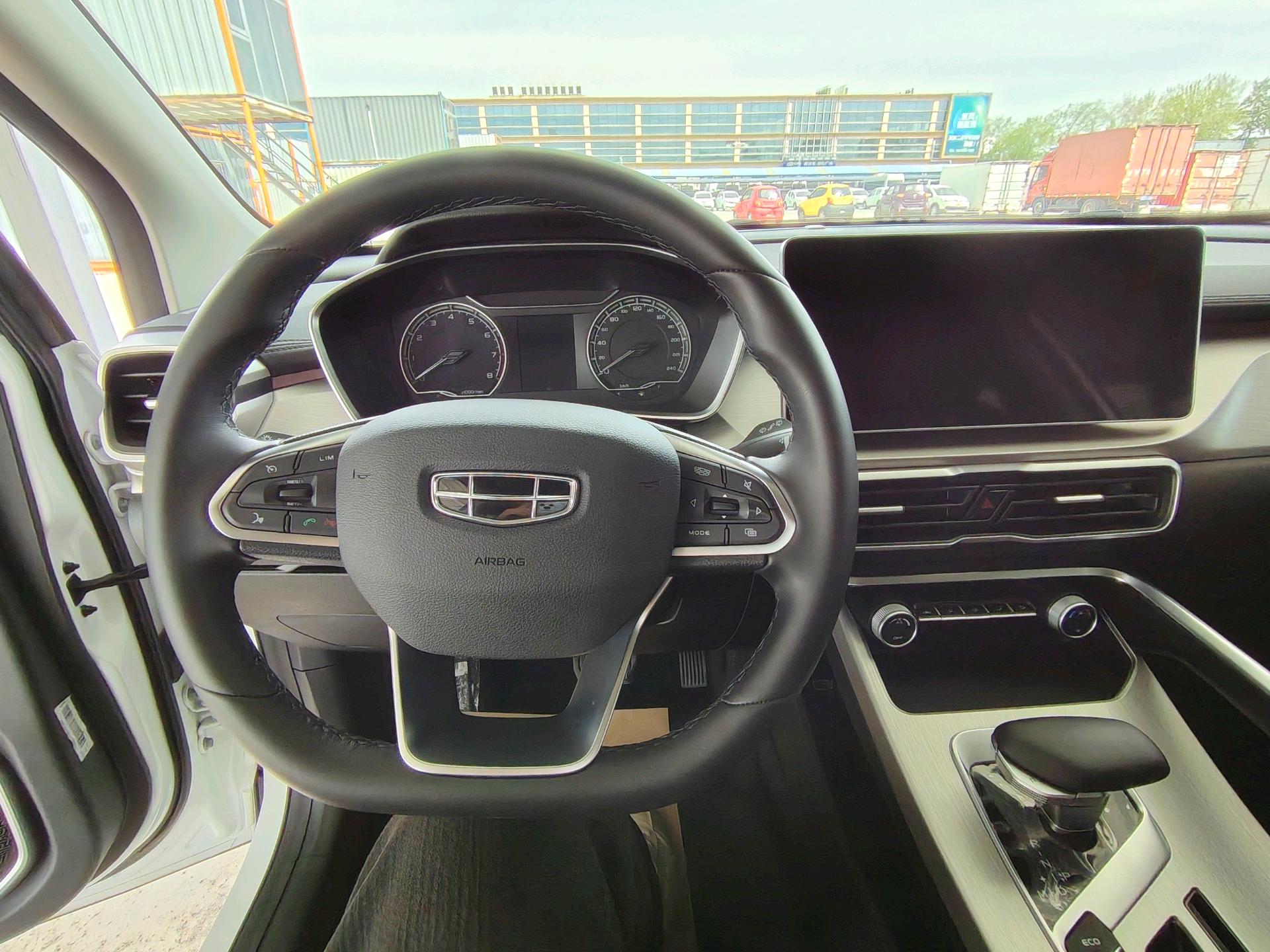 GEELY Coolray 2022 изображение автомобиля #3