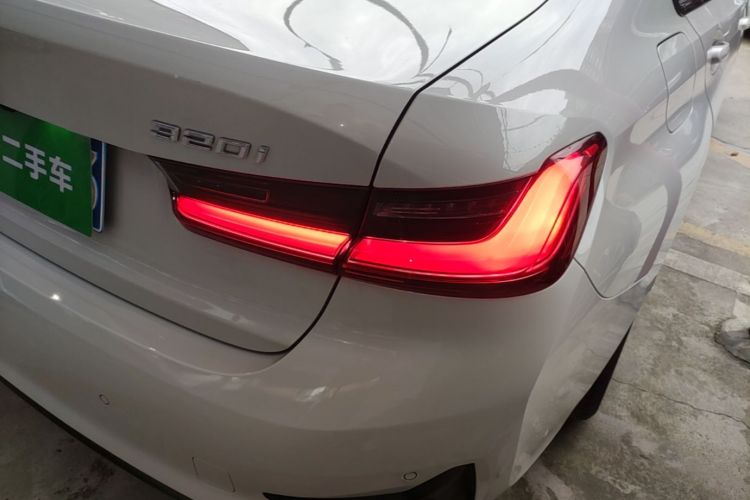 BMW 3 Series 2020 car image #8