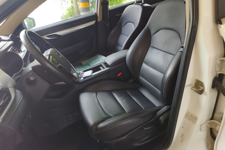 GEELY Emgrand 2018 car image #15