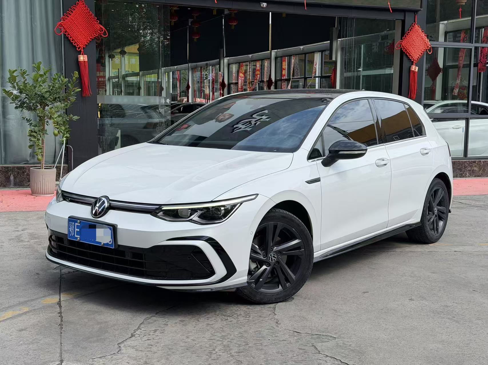 Volkswagen Golf 2023 car image 