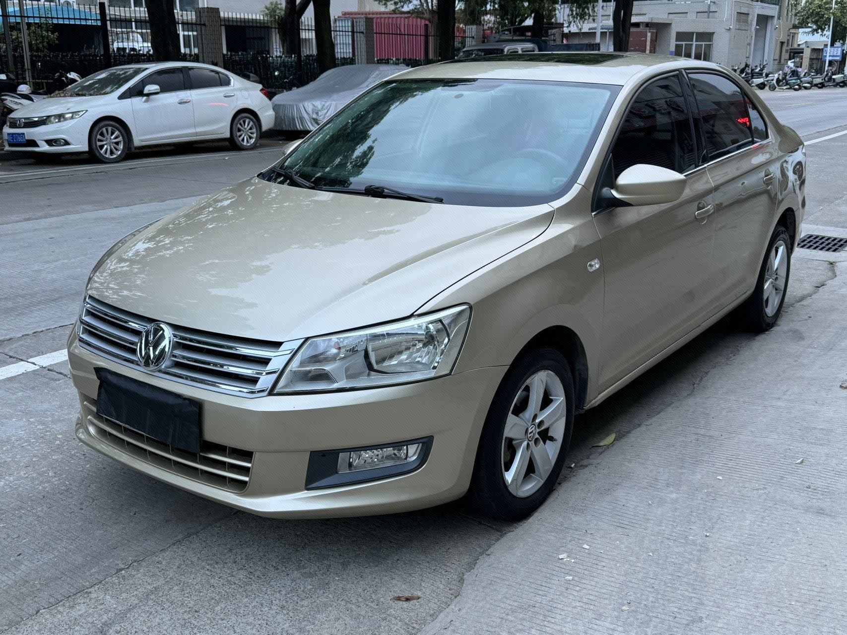 Volkswagen Santana 2013 car image 