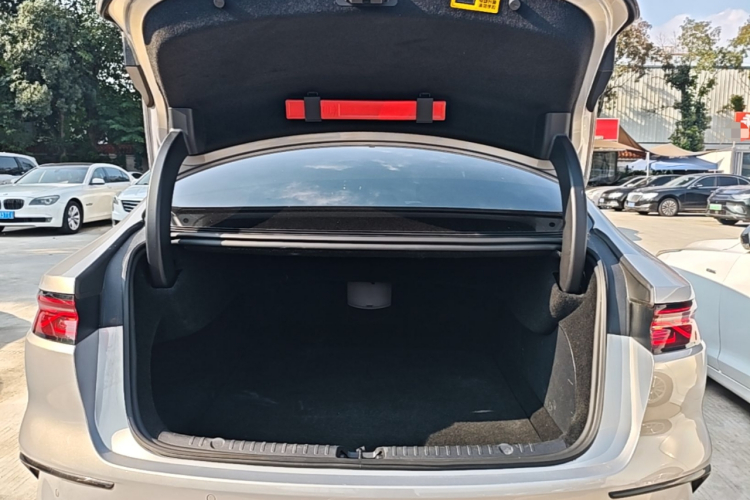BYD Han 2025 car image #19