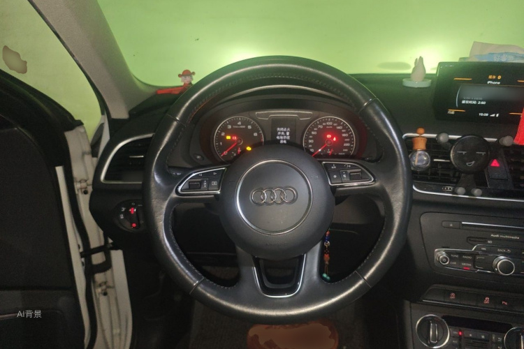Audi Q3 2017 car image #12