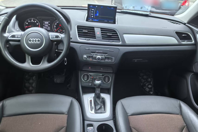 Audi Q3 2017 car image #11