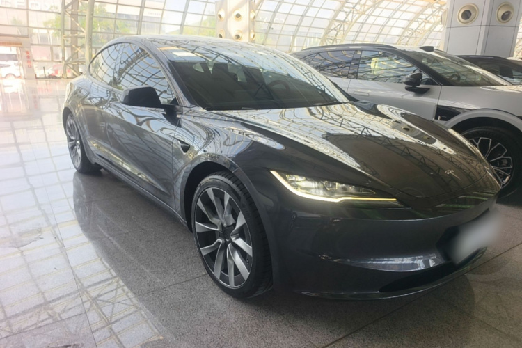 Tesla Model 3 2024 immagine di auto #4