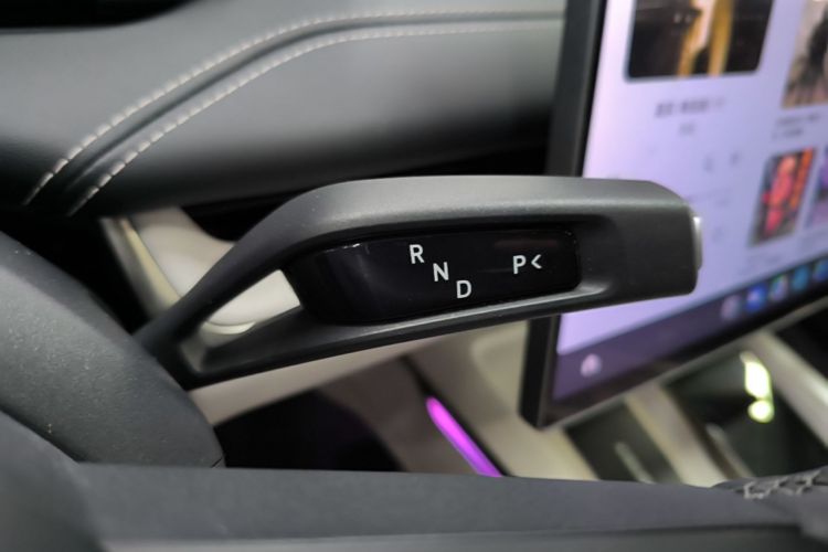 MI SU7 2024 immagine di auto #14