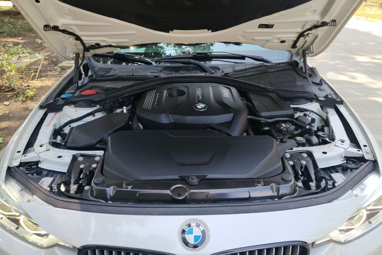 BMW 3 Series 2018 immagine di auto #20