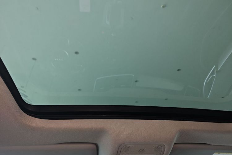 Audi Q3 2018 car image #18