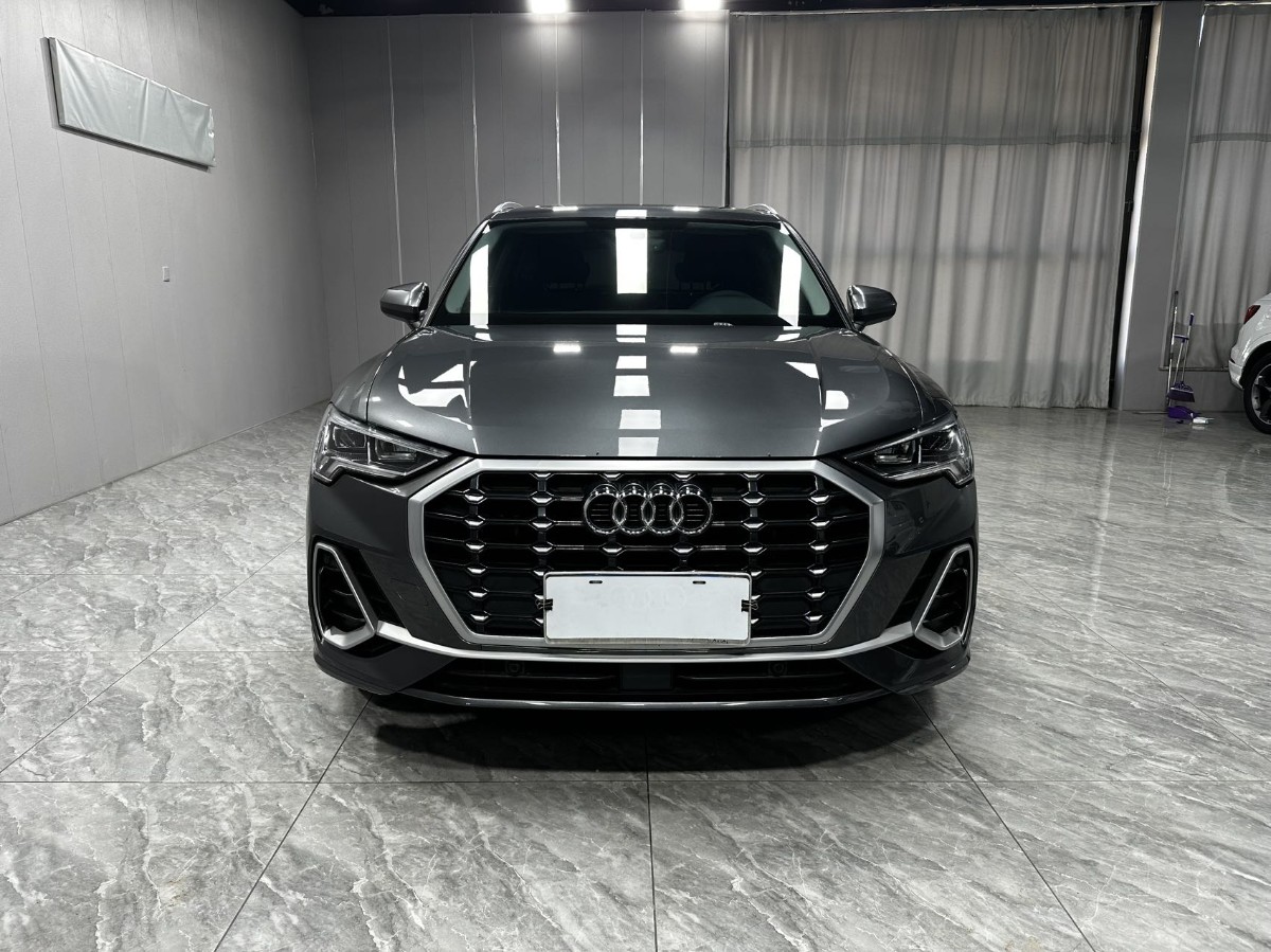 Audi Q3 2023 car image #2