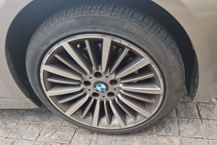 BMW 3 Series 2019 car image #9