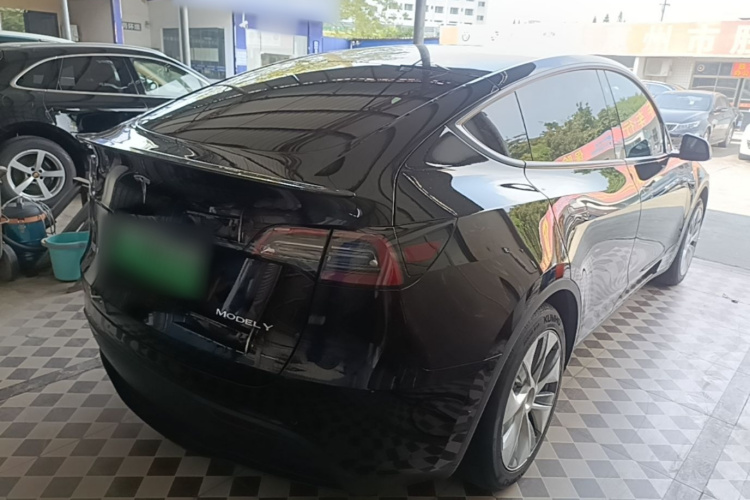 Tesla Model Y 2023 #7 Tesla Model Y 2023 car image #7