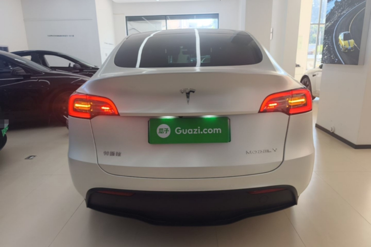 Tesla Model Y 2022 #6 Tesla Model Y 2022 immagine di auto #6