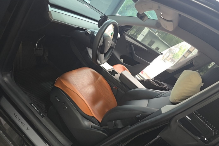 Tesla Model Y 2024 #15 Tesla Model Y 2024 car image #15