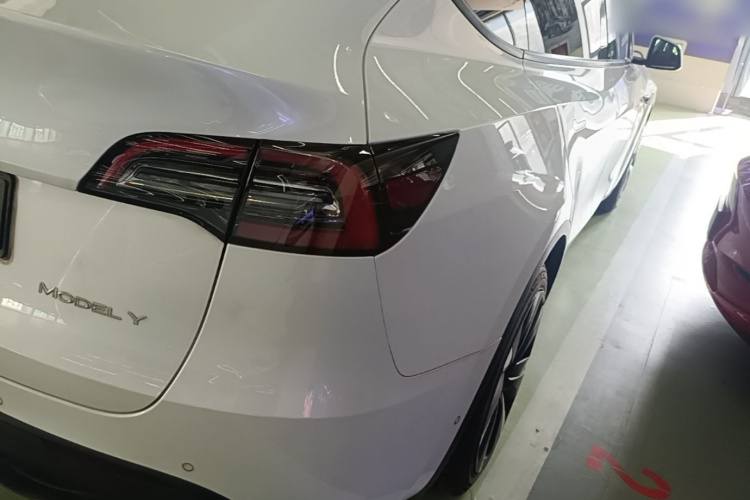 Tesla Model Y 2022 #8 Tesla Model Y 2022 car image #8