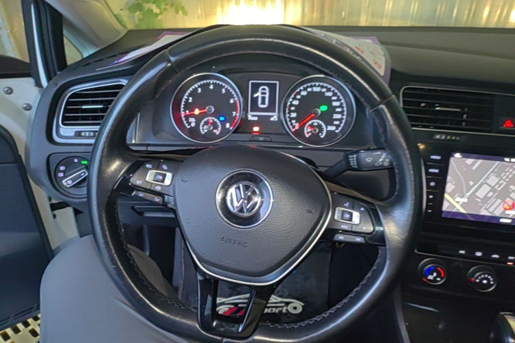 Volkswagen Golf 2020 #11 Volkswagen Golf 2020 car image #11
