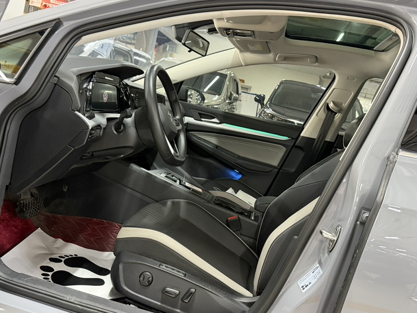 Volkswagen Golf 2023 car image #4
