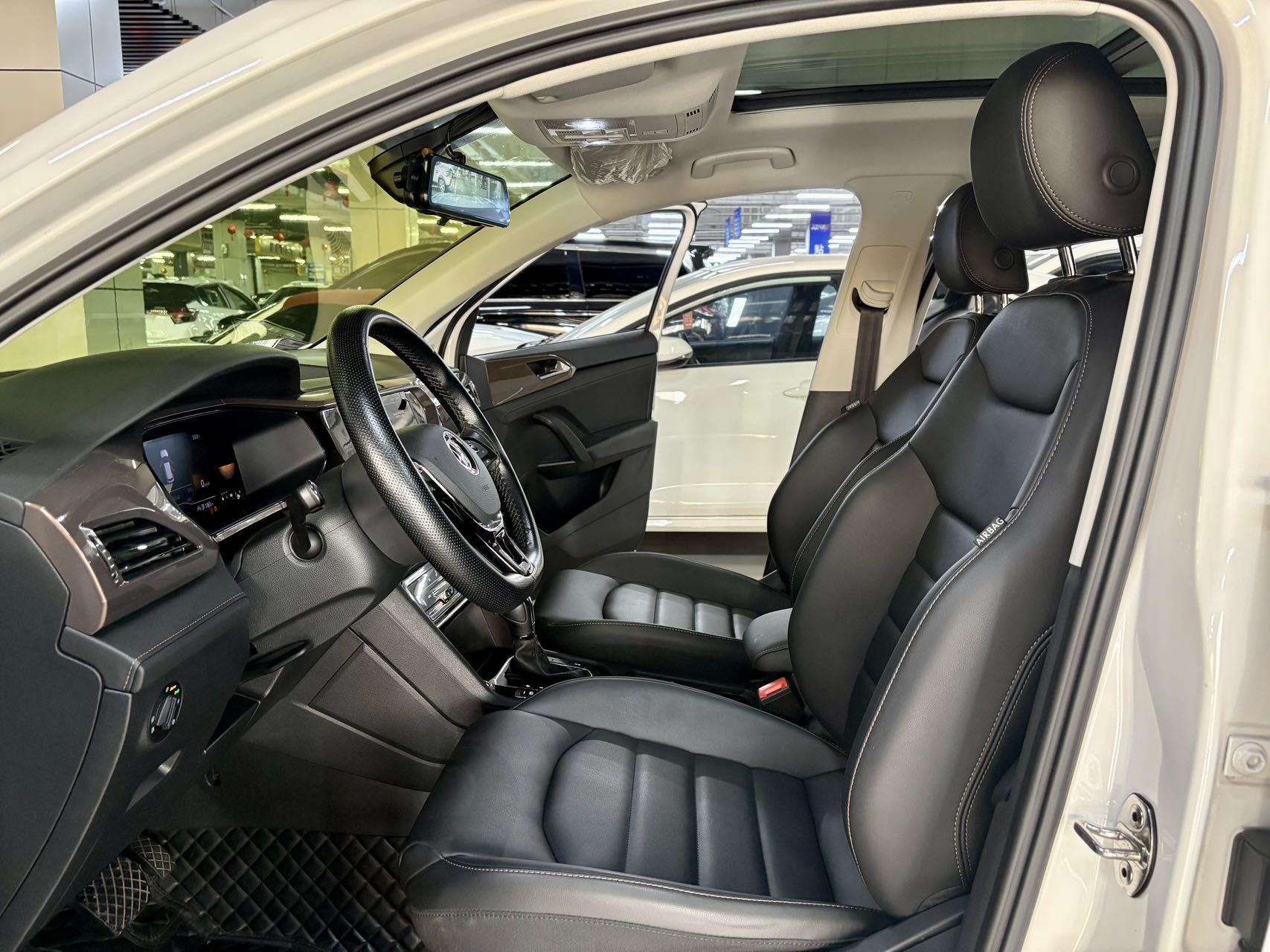 Volkswagen Tharu 2022 car image #4
