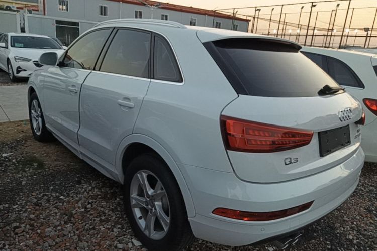 Audi Q3 2019 car image #7