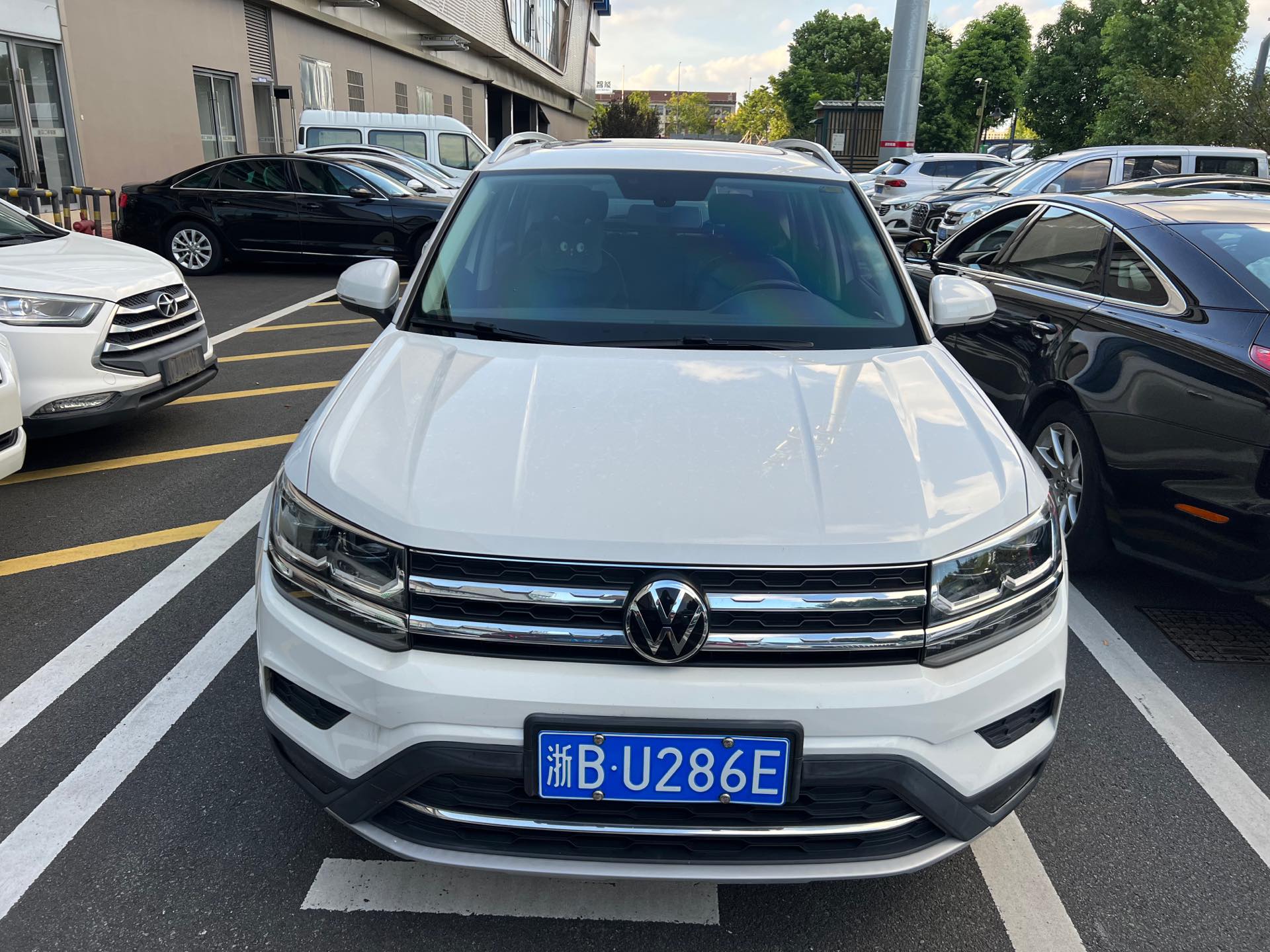 Volkswagen Tharu 2021 car image #2