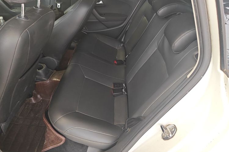 Volkswagen Polo 2016 car image #17