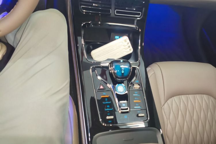 BYD Han 2024 immagine di auto #14