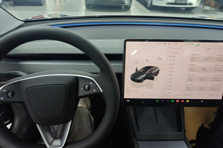 Tesla Model 3 2026 immagine di auto #11
