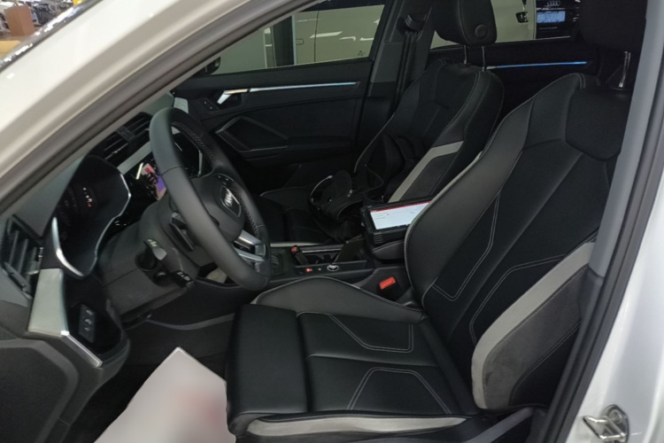 Audi Q3 2024 car image #15