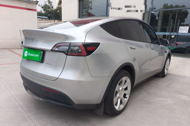 Tesla Model Y 2024 #7 Tesla Model Y 2024 car image #7
