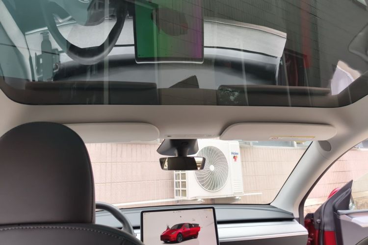 Tesla Model Y 2024 car image #16