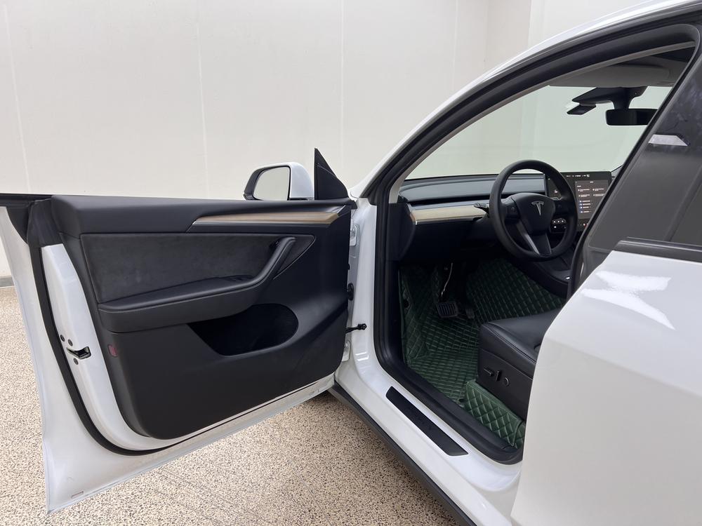 Tesla Model Y 2022 #28 Tesla Model Y 2022 car image #28
