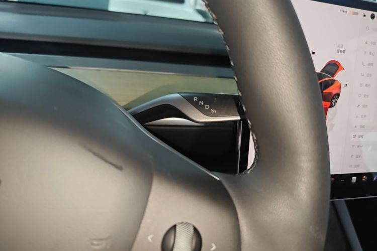 Tesla Model Y 2023 car image #14