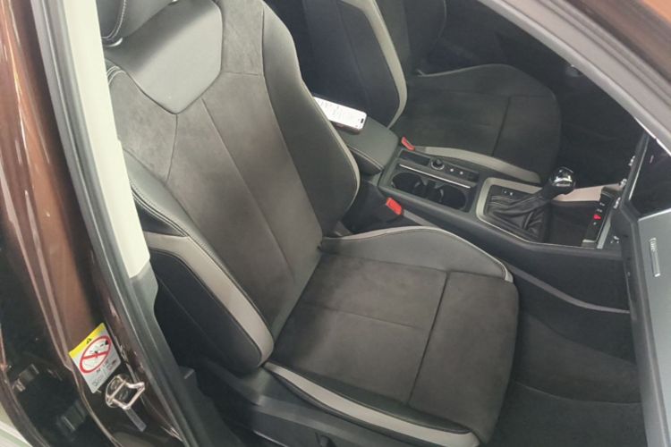 Audi Q3 2019 car image #24