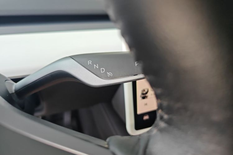 Tesla Model Y 2022 car image #14