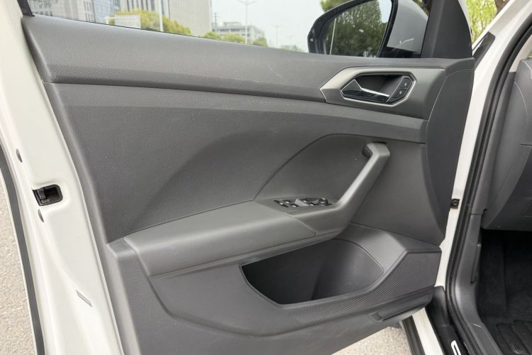 Volkswagen T-Cross 2020 car image #18