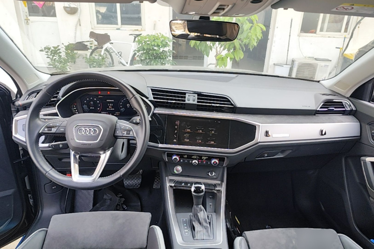 Audi Q3 2021 imagen de coche #11