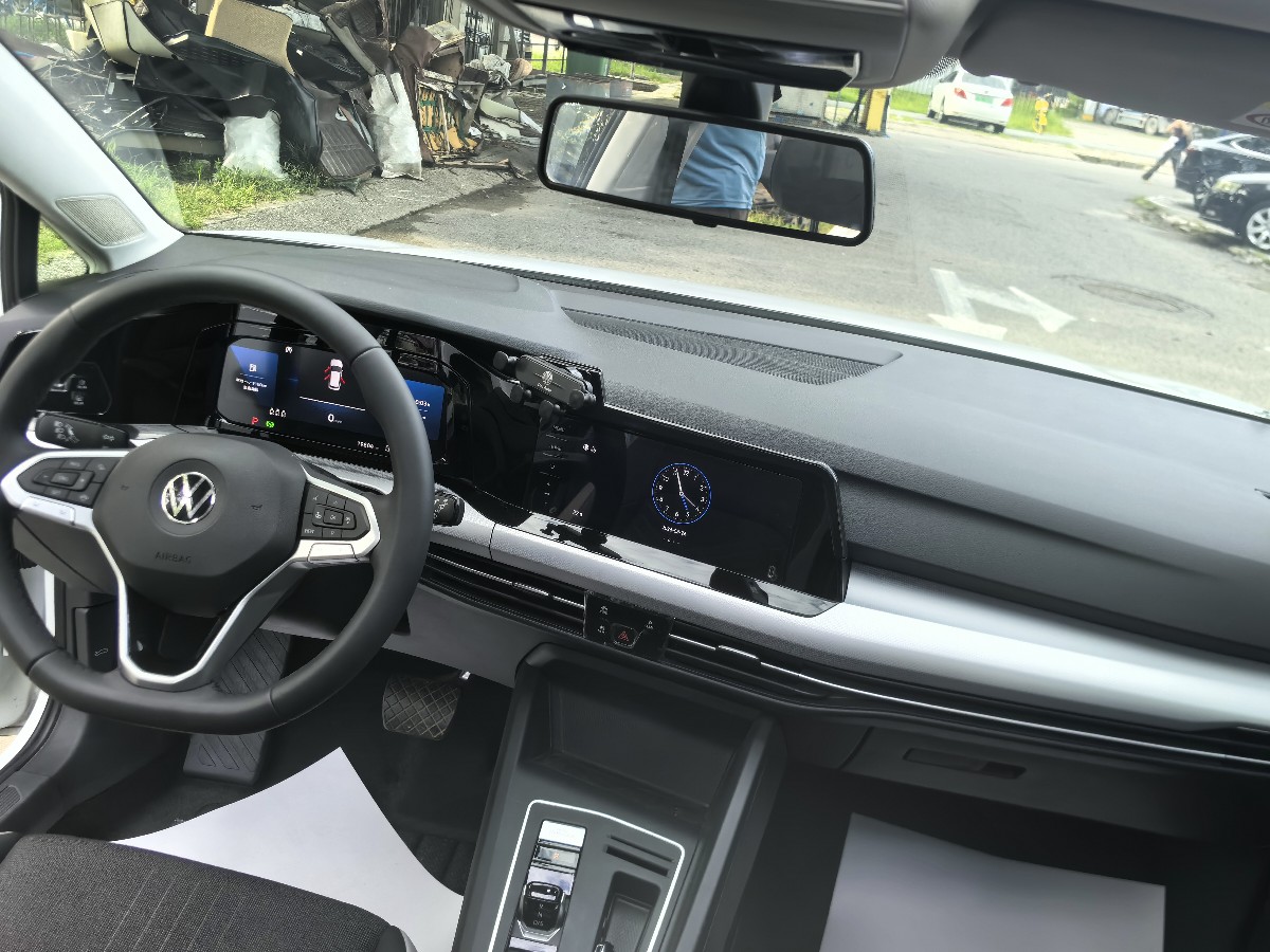 Volkswagen Golf 2024 car image #7