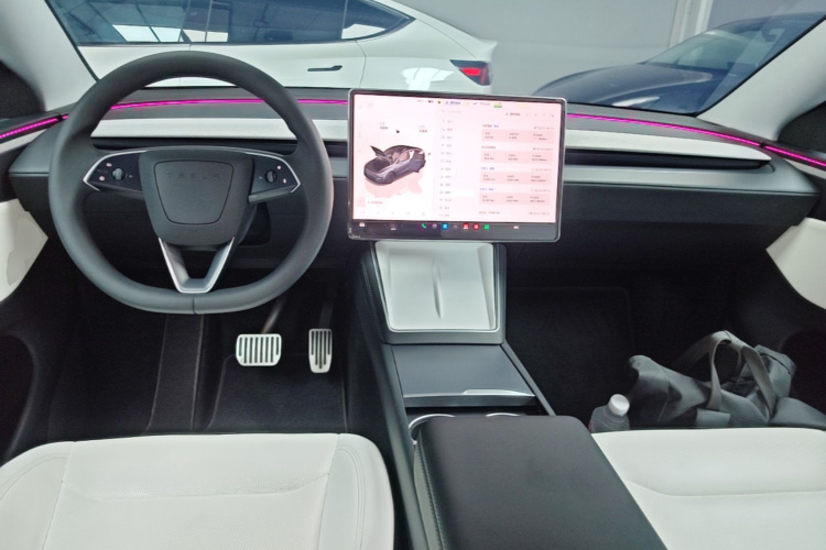 Tesla Model Y 2025 #11 Tesla Model Y 2025 صورة سيارة #11