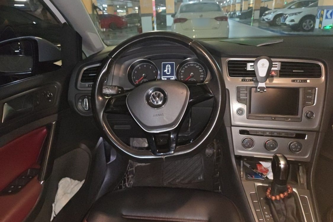 Volkswagen Golf 2017 car image #22