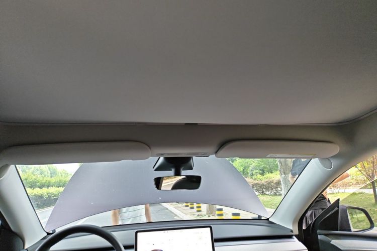 Tesla Model Y 2023 car image #17