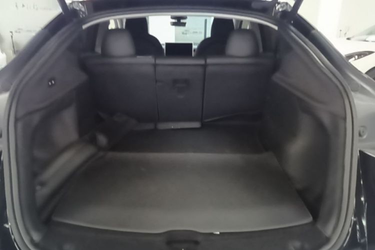 Tesla Model Y 2025 #21 Tesla Model Y 2025 car image #21