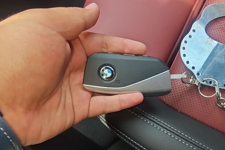 BMW 3 Series 2024 car image #10
