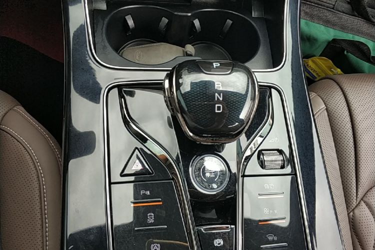 BYD Han 2023 car image #18